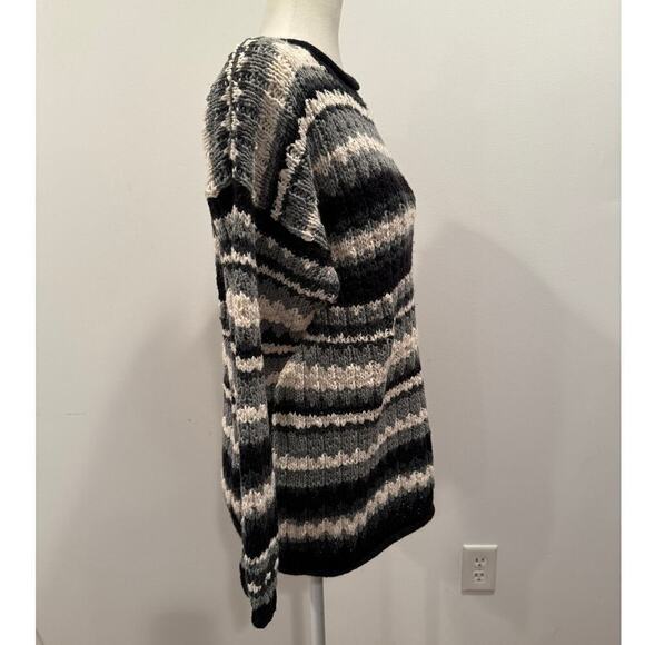 Metropolitan New York 10001 Black White Sweater - Size Medium - Picture 4 of 6